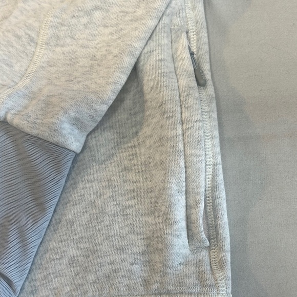 Ivivva - Lululemon - LIKE NEW Gray Full-Zip Jacket with Soft Knit Material - Picture 5 of 8